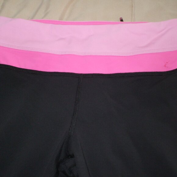 LuluLemon Pink & Black leggings small - Picture 4 of 4